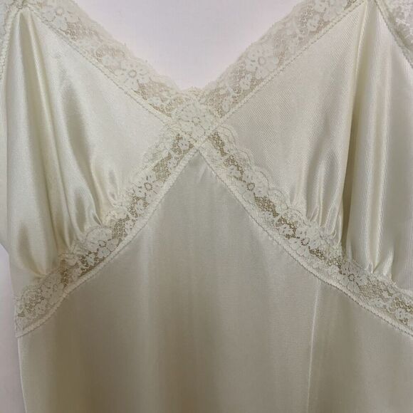 Camelot VTG Womens Size 34 Off-White Full Slip Dress with Lace Adjustable Straps - Picture 3 of 4